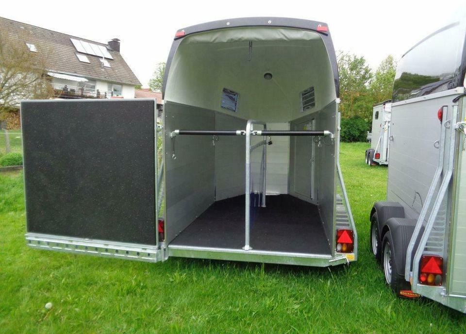 Böckmann Pferdeanhänger Champion S+B, Flügeltürkombi